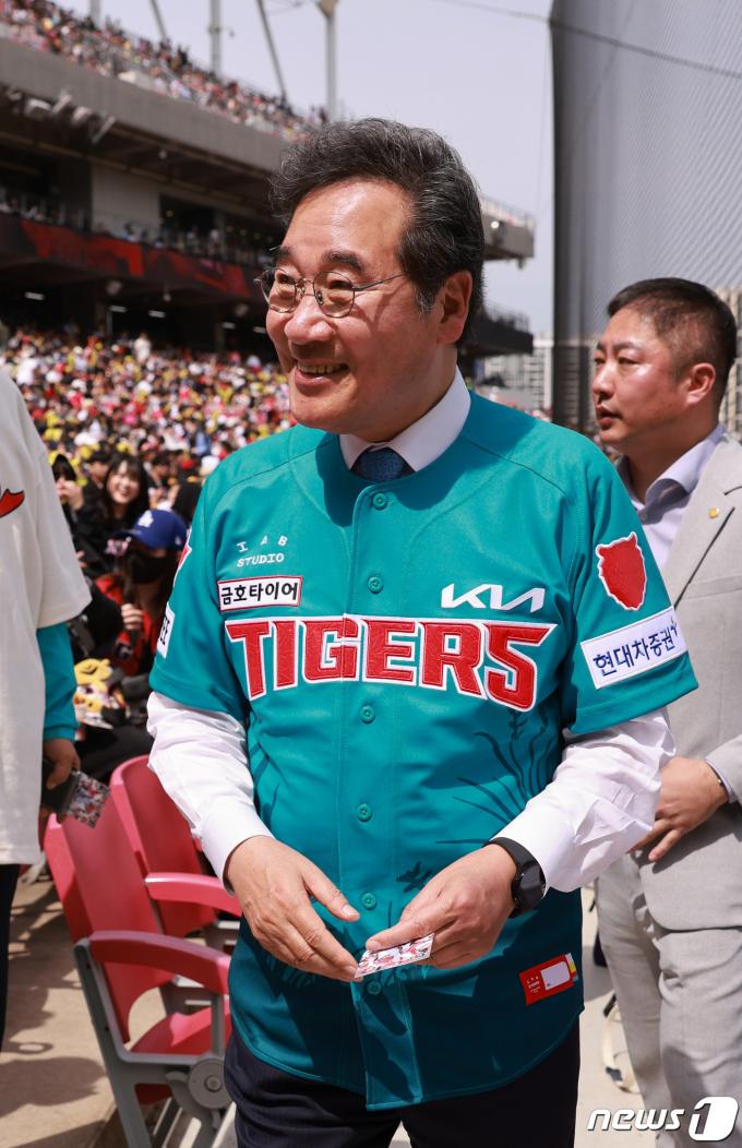 [사진] 야구장 찾은 이낙연