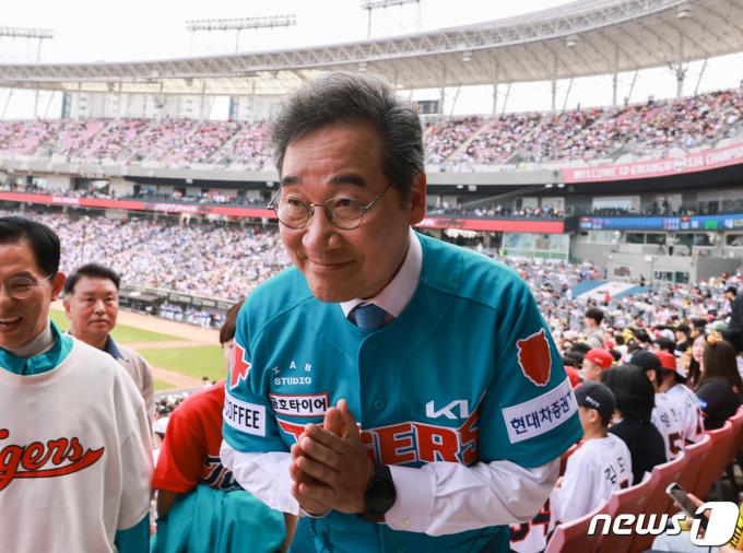 [사진] 야구장 찾은 이낙연