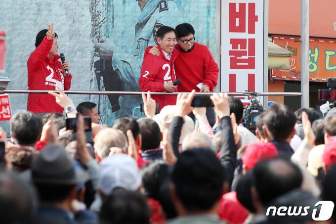 [사진] 한동훈 위원장 '정용선 후보 지지 바랍니다'