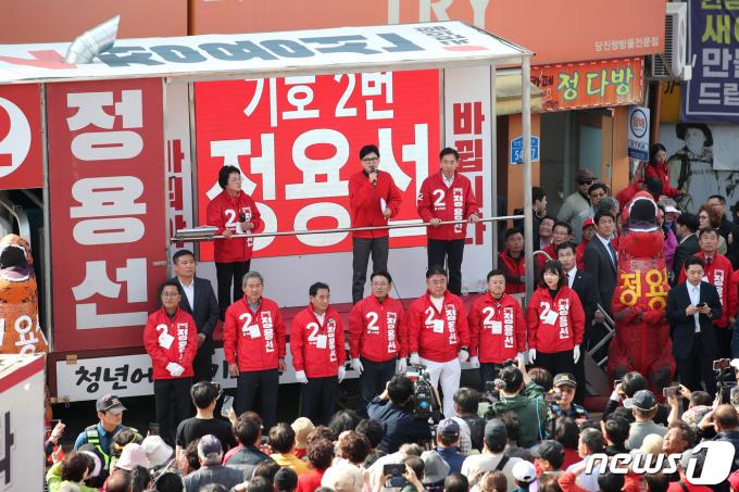 [사진] 당진에서 지지 호소하는 한동훈 위원장