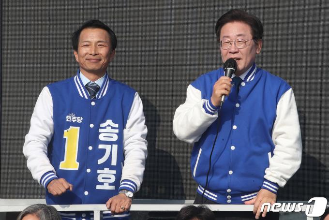 [사진] 이재명 대표 '송기호 후보 믿어주세요'