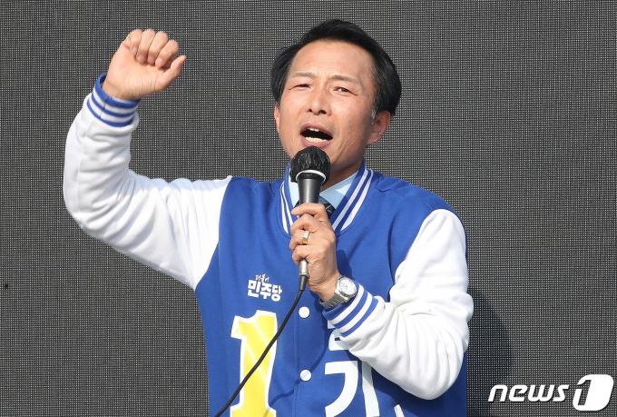 [사진] 지지 호소하는 송기호 후보
