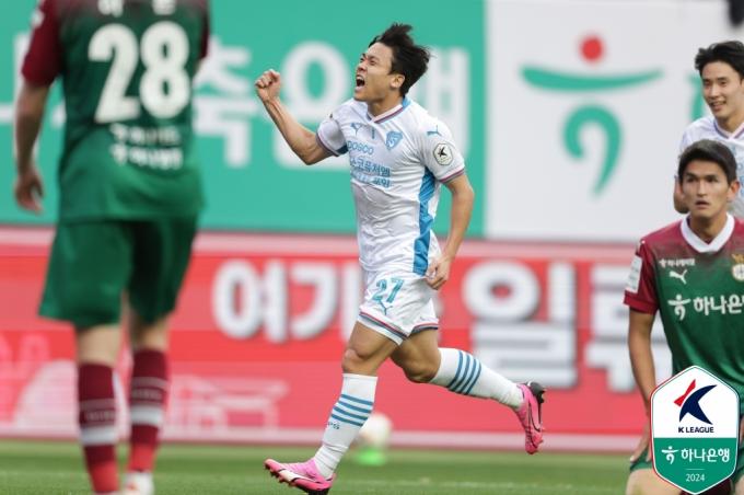 포항 스틸러스의 정재희가 대전 하나시티즌을 상대로 역전 결승골을 터뜨렸다. (한국프로축구연맹 제공)