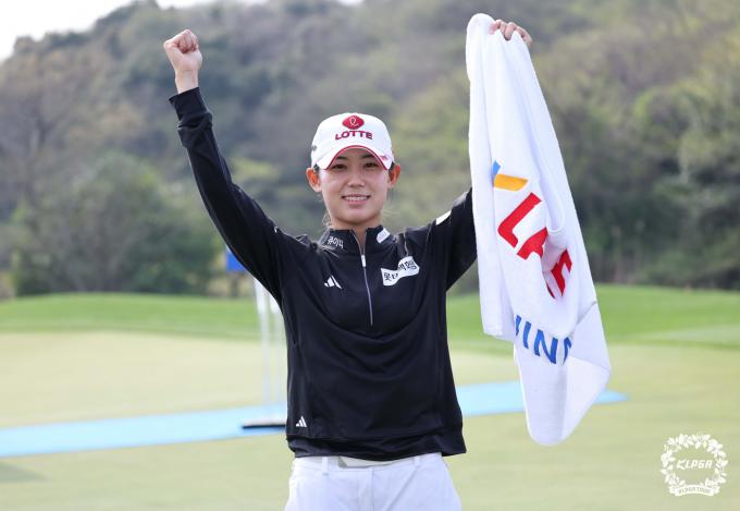 [사진] 두산건설 위브 챔피언십 우승 차지한 황유민