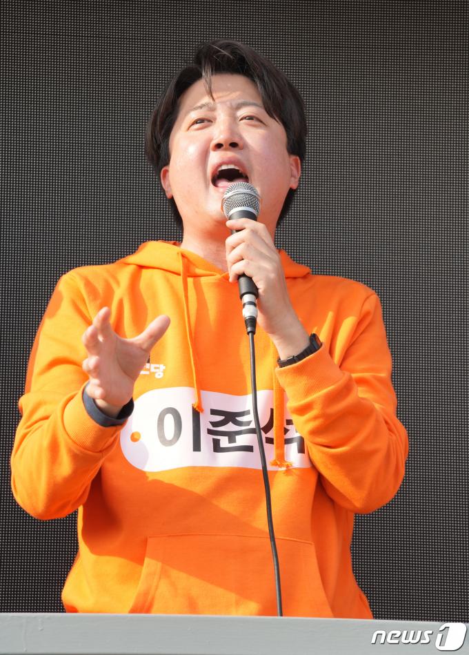 [사진] 이준석 후보 '지지 호소'