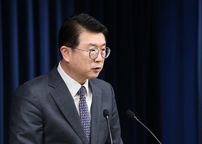 장상윤 대통령실 사회수석이 윤석열 대통령이 지난 4일 박단 대한전공의협의회 비상대책위원장과 면담한 것에 대해 유연한 입장으로 대화하겠다고 밝혔다. 사진은 장 수석이 지난달 22일 서울 용산 대통령실 청사에서 늘봄학교 운영 현황 관련 브리핑을 하는 모습. /사진=뉴시스