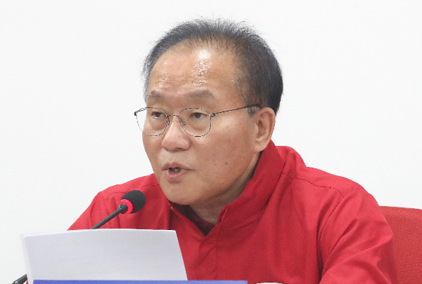 윤재옥 국민의힘 원내대표가 "개헌과 탄핵 저지선을 달라"며 지지를 호소했다. 사진은 8일 오전 서울 여의도 중앙당사에서 열린 중앙선거대책위원회의에서 발언을 하고 있는 윤 원내대표. /사진= 뉴스1