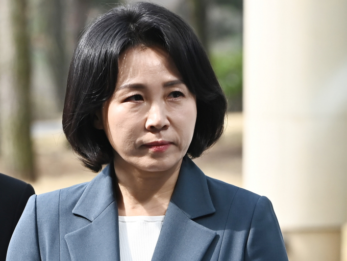 경기도 법인카드 유용 의혹 제보자인 전 경기도청 공무원 조명현씨가 "전 경기도청 별정직 공무원 배모씨로부터 업무 지시를 받고 김혜경씨에게 음식 배달 등을 했가"고 밝혔다. 사진은 8일 경기도 수원시 영통구 수원지방법원에서 열린 공판에 출석하는 김씨. /사진=뉴시스