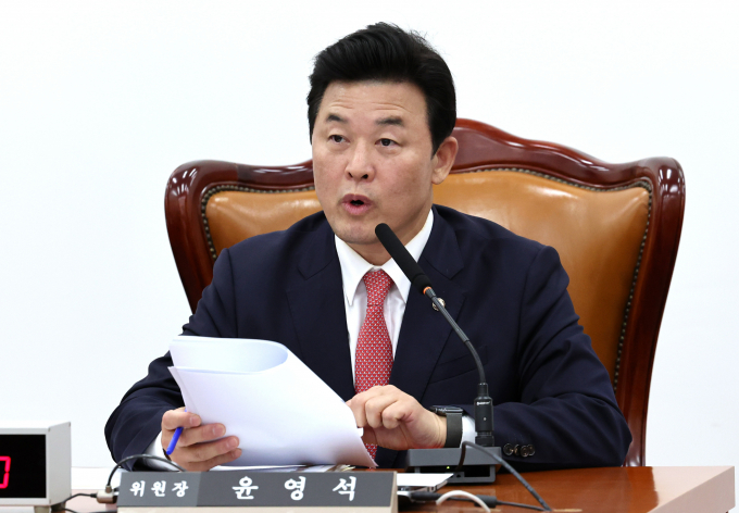 윤영석 국민의힘 경남 양산갑 후보가 8일 자신의 페이스북을 통해 '문재인 죽여' 발언 논란을 사과했다. 사진은 윤 후보가 지난해 11월20일 서울 여의도 국회에서 열린 전체회의에서 발언하는 모습. /사진=뉴시스
