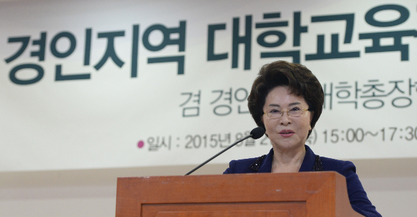 이길여 가천대 총장이 8일 가천대 의대 홈페이지에 의과대학 정원 증원에 반발해 집단 휴학 중인 의대생들에게 본업에 충실하자며 수업 복귀를 촉구하는 글을 올렸다. 경인지역대학총장협의회 임시총회가 열린 지난 2015년 8월27일 오후 서울 여의도 국회 의원의원회관에서 이 총장이 인사말을 하고 있다. /사진=뉴시스