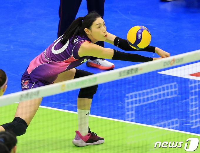 [뉴스1 PICK]'배구여제' 김연경, 현역 연장 공식 발표…