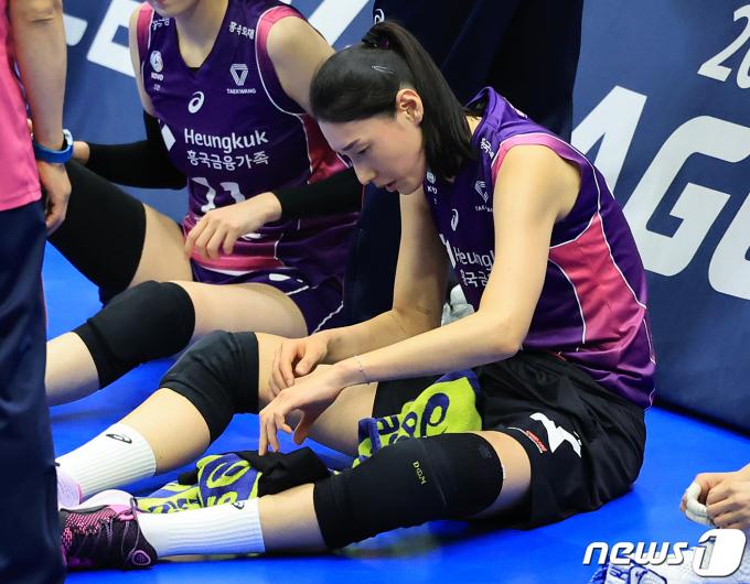 [뉴스1 PICK]'배구여제' 김연경, 현역 연장 공식 발표…