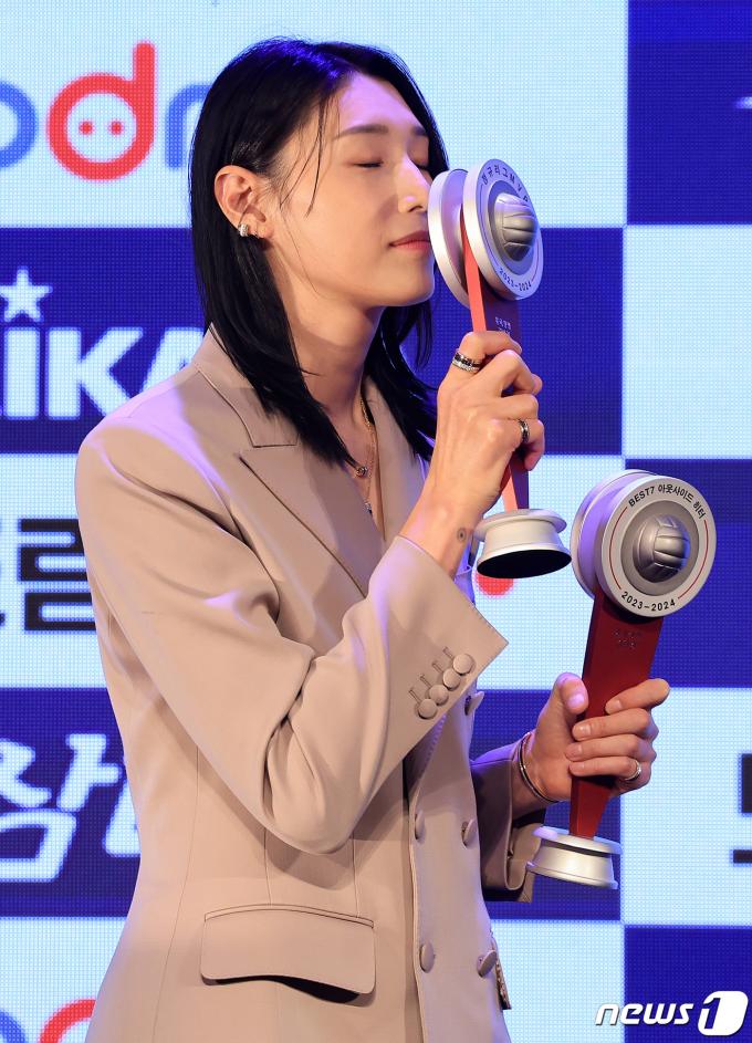 [뉴스1 PICK]'배구여제' 김연경, 현역 연장 공식 발표…