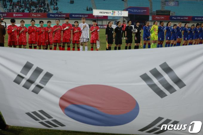 [사진] 필리핀과 친선경기 갖는 여자축구 대표팀