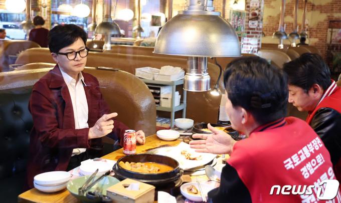 [사진] '李 인증샷' 고깃집 찾은 한동훈