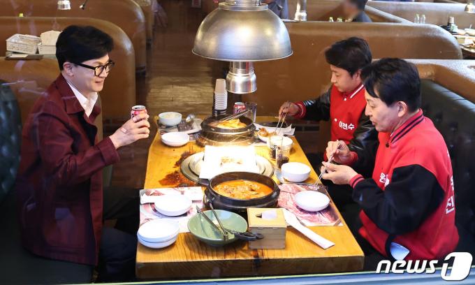 [사진] 원희룡과 고깃집 찾은 한동훈