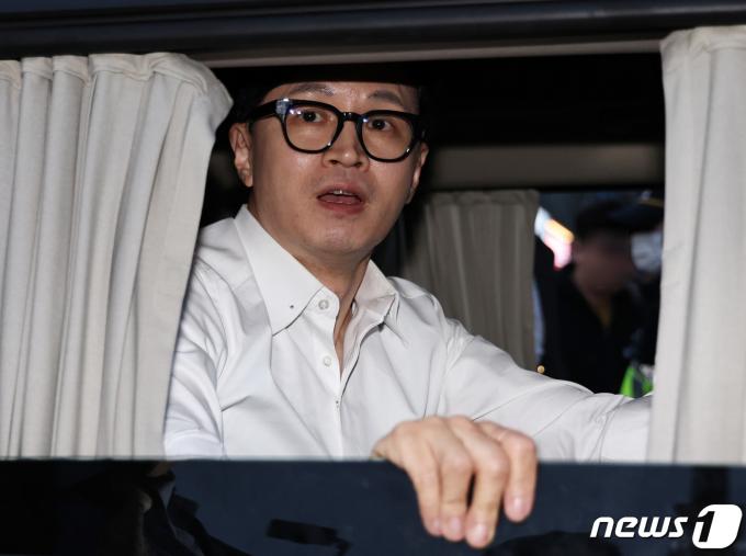 [사진] 한동훈 '다음 유세현장으로'