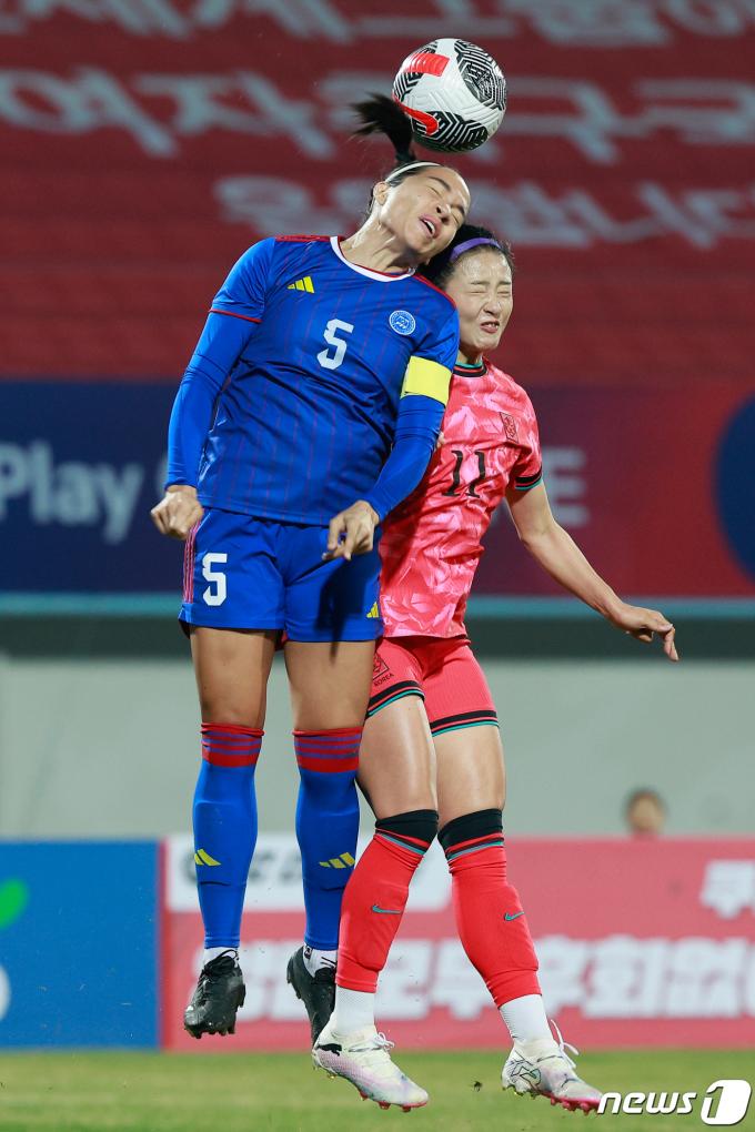 [사진] 최유리 '헤딩'
