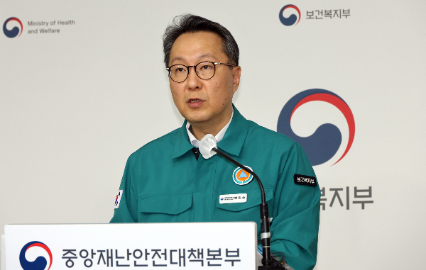  박민수 보건복지부 제2차관이 지난 8일 오후 세종시 정부세종청사에서 열린 의사 집단행동 중대본 긴급 브리핑에서 의대 증원 1년 유예는 내부 검토된 바 없고 향후 검토할 계획도 없다고 밝히고 있다. /사진=뉴시스