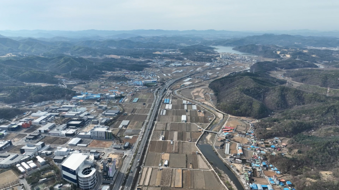 용인 첨단 시스템 반도체 국가산단이 들어설 이동 남사읍 일대 전경. 중앙을 관통하는 도로가 국도 45호선. / 사진제공=용인특례시