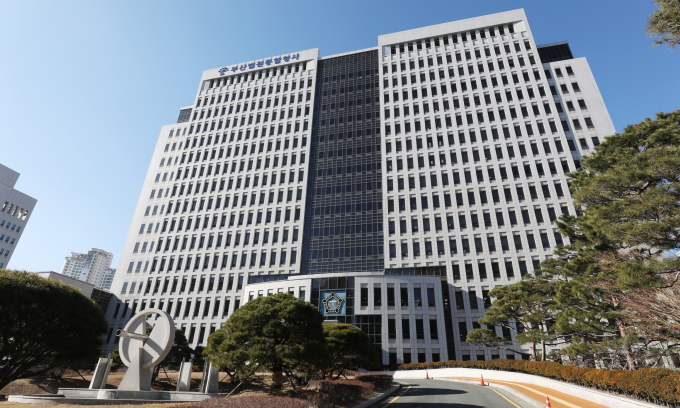 부산 지하철에서 방화 시도 후 도주한 혐의로 재판에 넘겨진 50대 남성에게 검찰이 징역 5년을 구형했다. 사진은 부산고등지방법원 전경. /사진=뉴스1