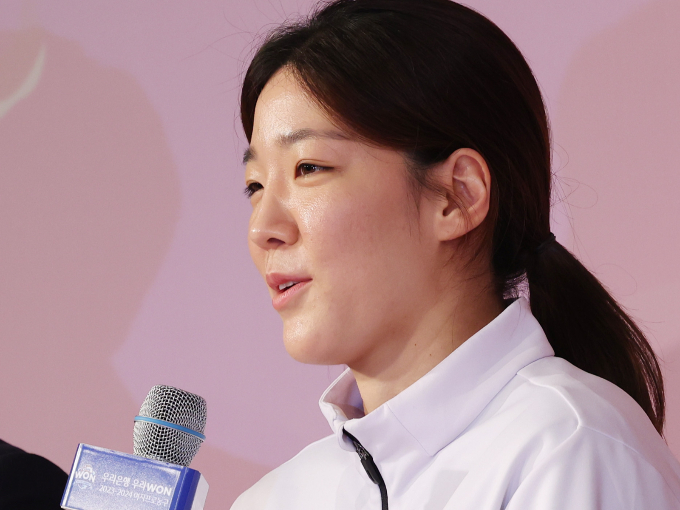 여자프로농구 부천 하나원큐가 9일 빅맨 양인영과 3년 재계약했다고 밝혔다. 사진은 지난달 5일 여자프로농구 포스트시즌 미디어데이에 참석한 양인영. /사진=뉴스1