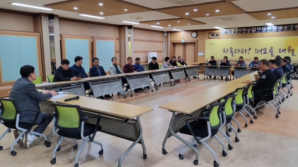 이천시 대월면 사회단체장 및 각 마을이장은 지난 4일 회의를 통해 대월면 구시리 화장시설 선정에 대한 재고요청을 결정하고 5일 철회 요청서를 이천시에 전달했다. / 사진제공=이천시 