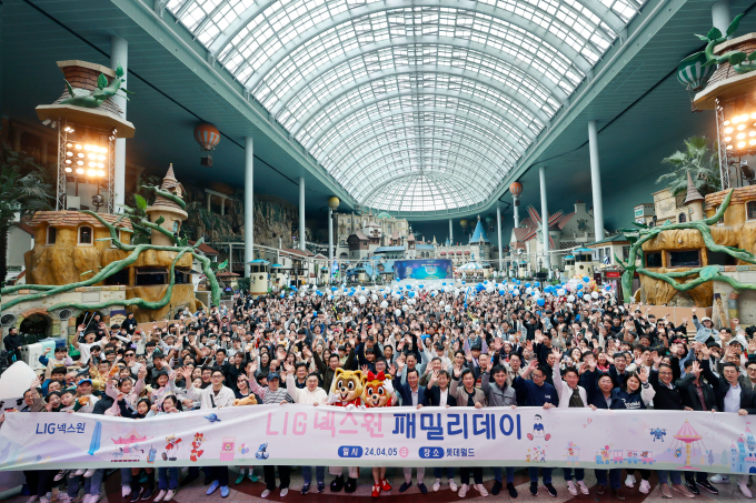 LIG넥스원이 새로운 근태관리 시스템을 도입하는 과정에 논란이 불거졌다. 사진은 1만여명이 참여한 패밀리데이. /사진=LIG넥스원
