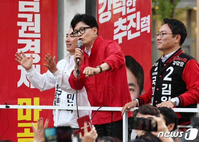 [사진] 서울 강서 막판 유세 나선 한동훈