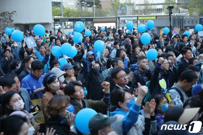 [사진] ‘투표합시다’