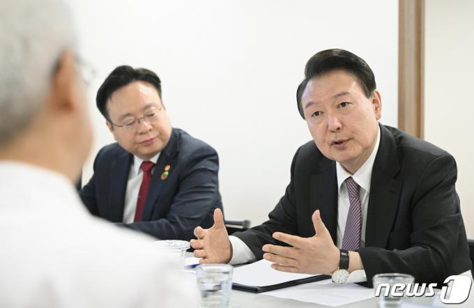 [사진] 윤 대통령, 부천세종병원 의료진과 간담회