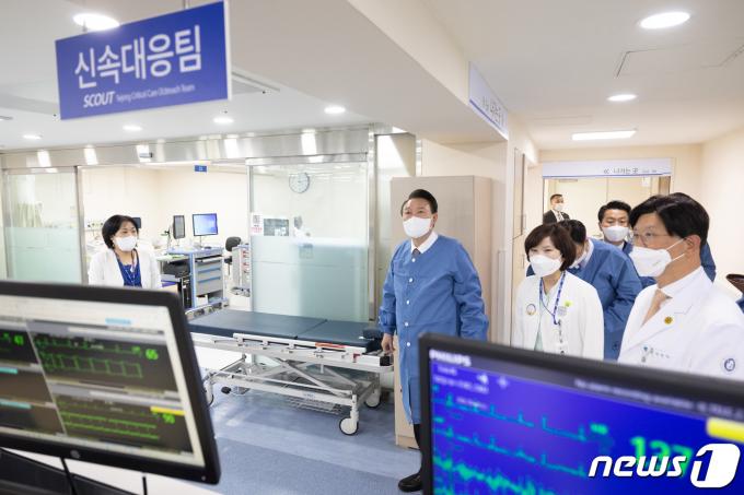 [사진] 윤 대통령, 부천세종병원 중환자실 방문