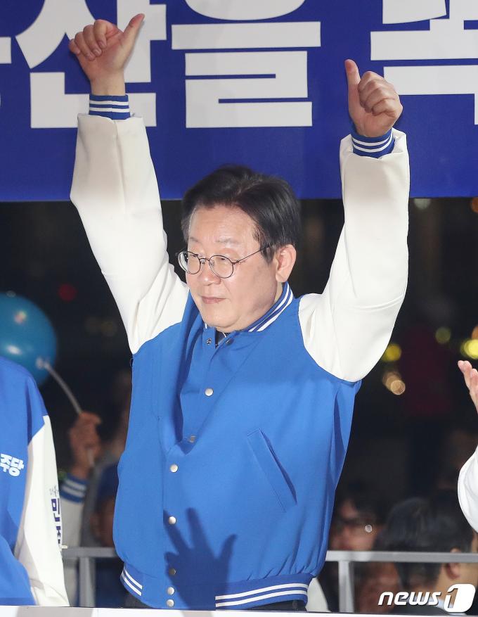 [사진] 지지 호소하는 이재명 대표
