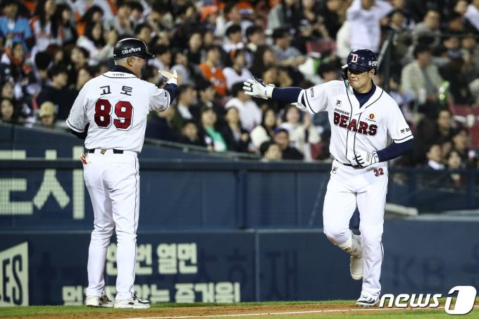 [사진] 두산 김재환 '역전이다'