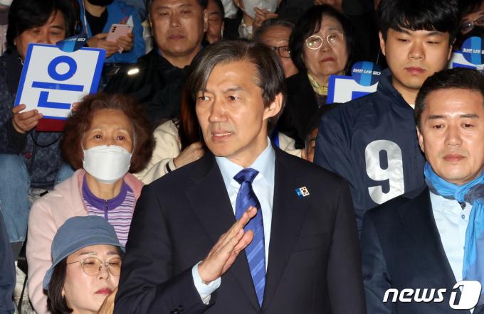 [사진] 육성으로 답변하는 조국 대표