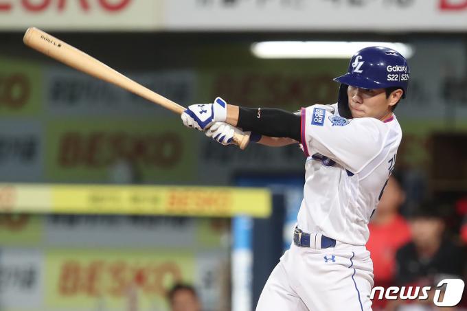 삼성 라이온즈 김지찬이 9일 열린 KBO리그 사직 롯데 자이언츠전에서 데뷔 후 처음으로 대타 홈런을 터뜨렸다. 뉴스1 DB ⓒ News1 공정식 기자