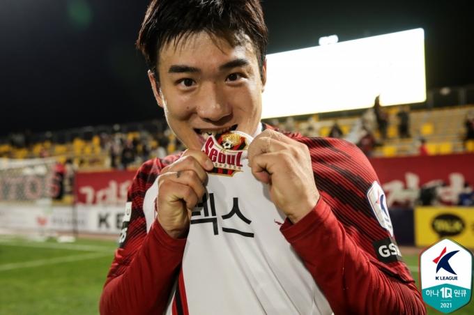FC서울의 첫 영구결번 주인공이 된 고요한. (한국프로축구연맹 제공)