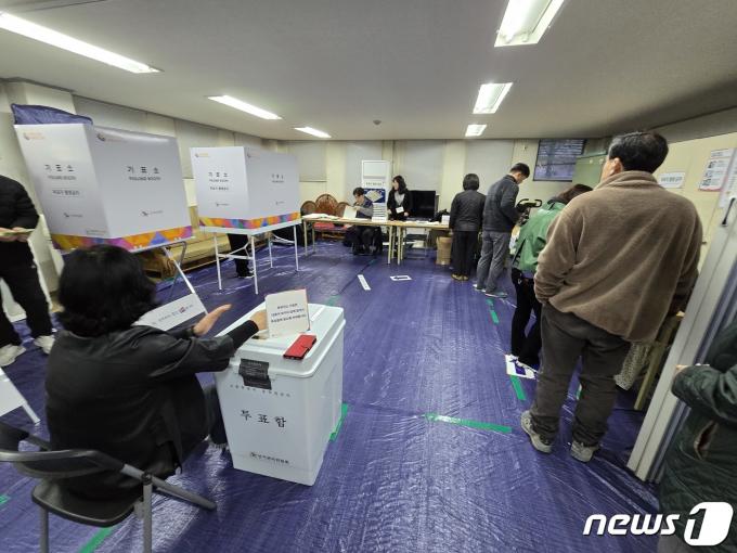 [사진] 투표하는 고양시민들