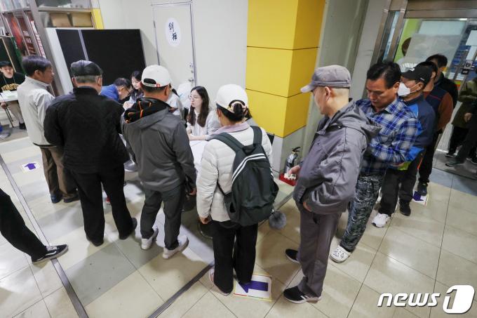[사진] '투표하러 왔습니다'