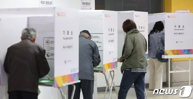[사진] '소중한 한 표를'
