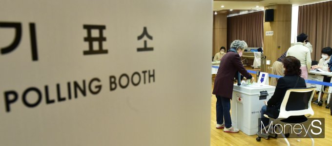 [머니S포토] 제22대 국회의원 선거, 투표시간과 장소는 어디…