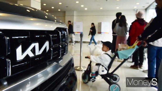 ▲ 자동차 영업소에 설치된 이색투표소