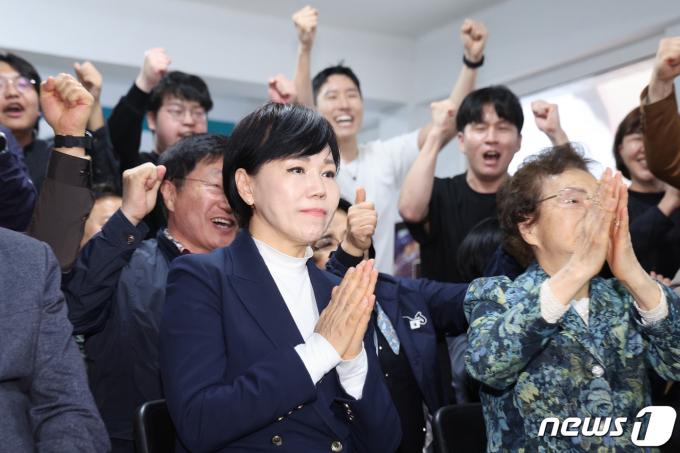 [사진] 전현희 후보 '승리 예감'