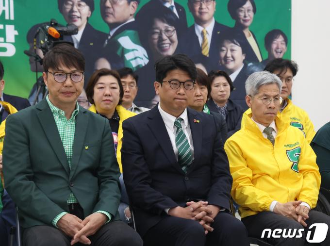 [사진] 굳은 표정의 녹색정의당