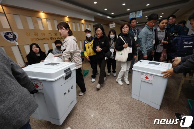 [사진] 22대 총선 투표함 도착