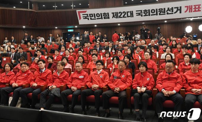 [사진] 국민의힘, 출구조사 결과에 '망연자실'