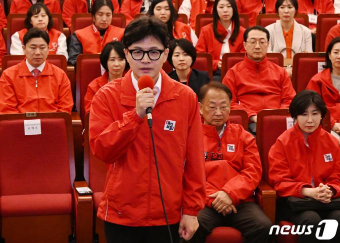 [사진] 출구조사 관련 입장 발표하는 한동훈