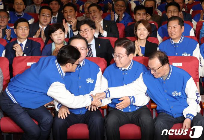 [사진] 더불어민주당 '승리확신'