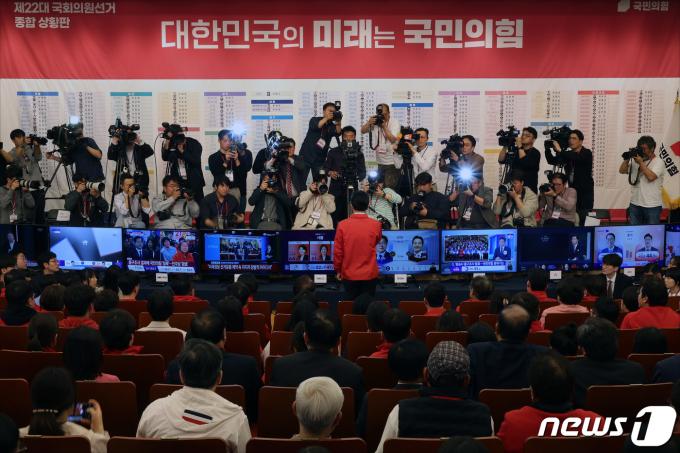 [사진] 입장 발표하는 한동훈 비대위원장