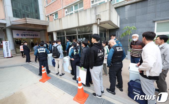 [사진] 접수 기다리는 총선 투표함
